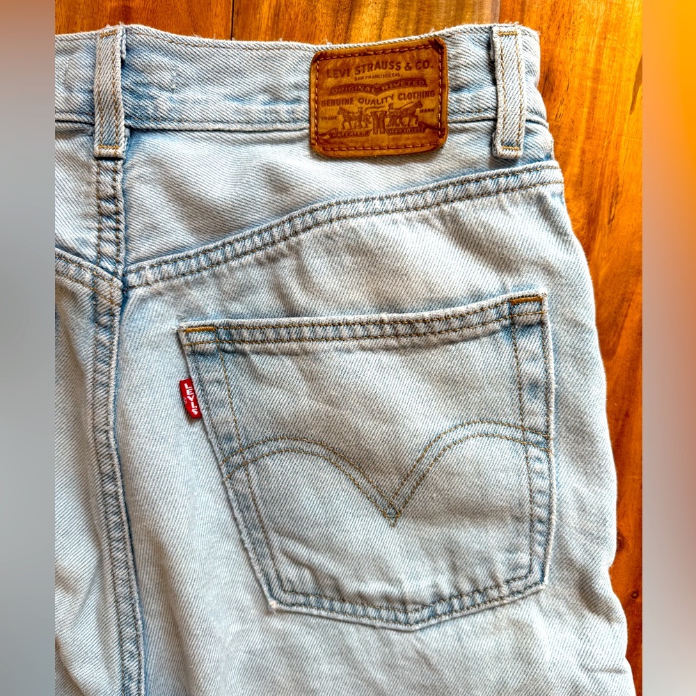 Levi Strauss Jeans - High Loose Light Wash Denim - Wide Leg “ribcage” Women’s 27